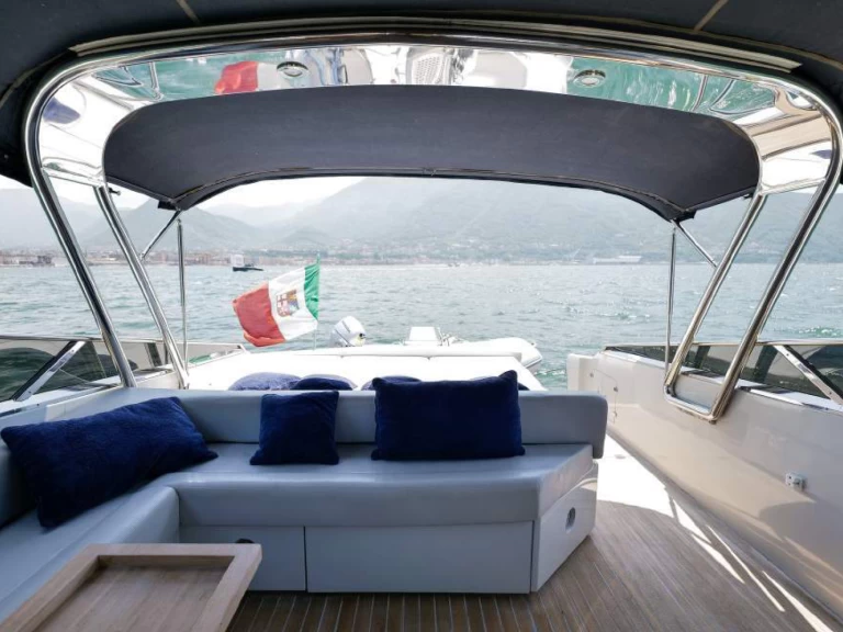 Motorówka do wynajmu w Capri w najlepszej cenie