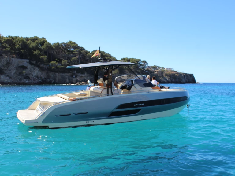 Wynajmij Invictus  GT 320 w El Toro