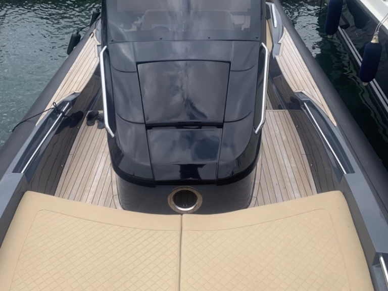 Łódż półsztywna do wynajmu w Port Grimaud w najlepszej cenie