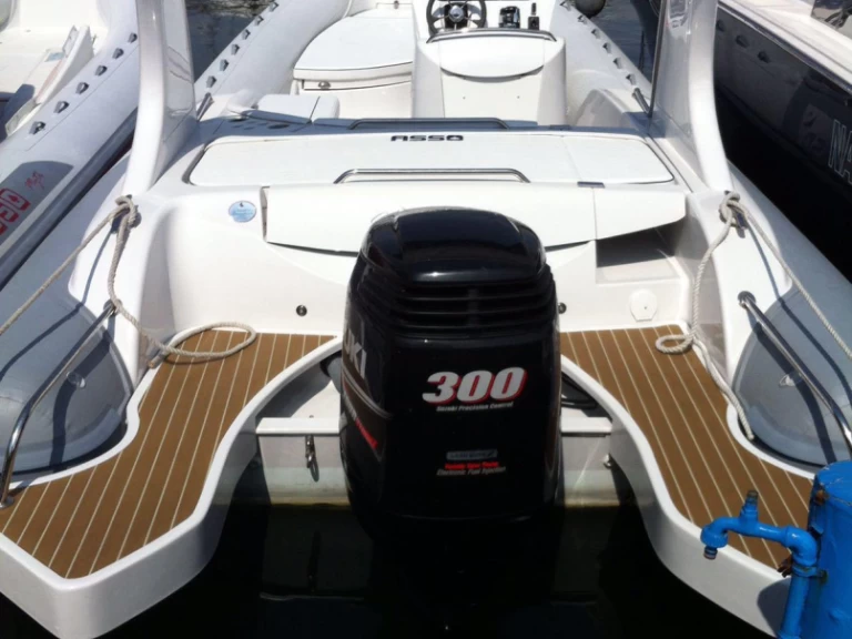 Asso CHARISMA PASSIONE między profesjonalistami a osobami prywatnymi w Porto di Mergellina