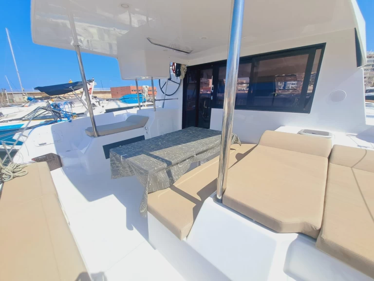 Katamaran do wynajmu w Port de Sitges Aiguadolç w najlepszej cenie