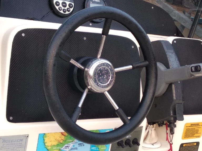 Motorówka do wynajmu w Kerí w najlepszej cenie