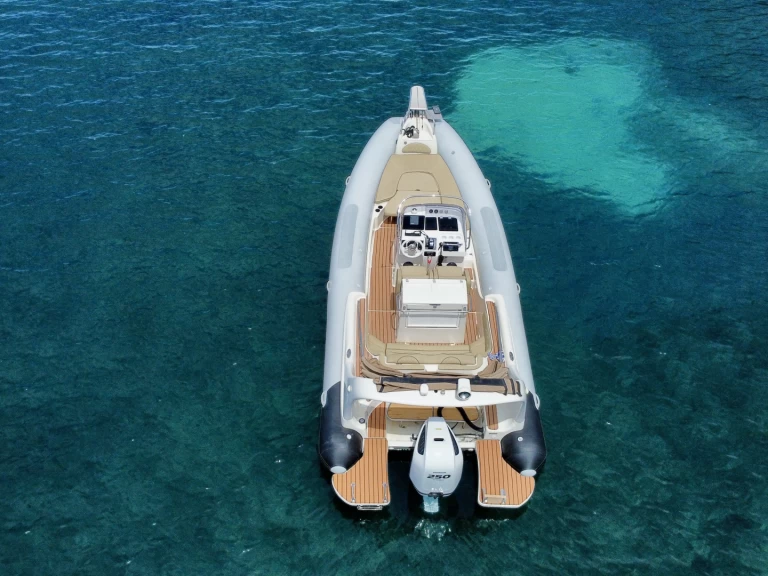 Łódż półsztywna do wynajmu w Korfu w najlepszej cenie