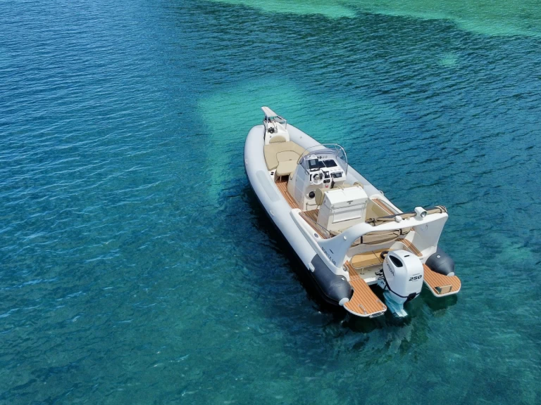 Zodiac Medline 3 między profesjonalistami a osobami prywatnymi w Korfu