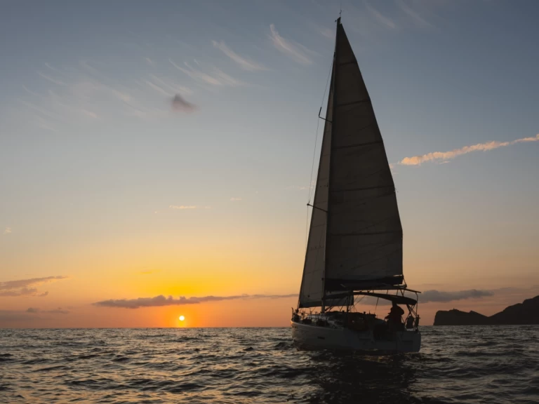 Wynajem Żaglowiec Jeanneau z patentem 