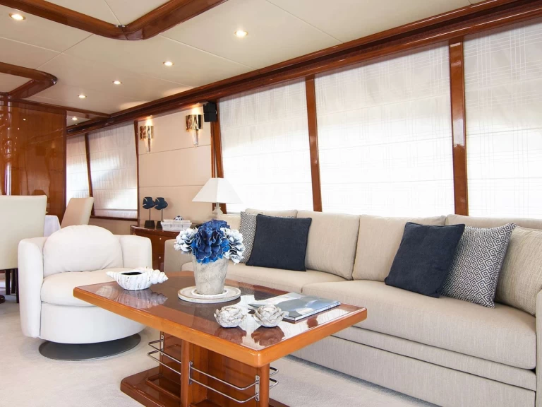 Giant DREAM B między profesjonalistami a osobami prywatnymi w Ateny