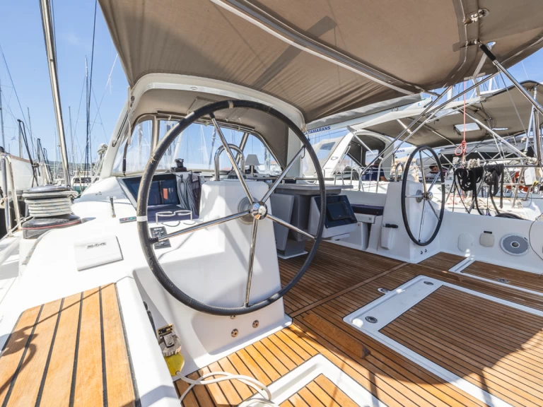 Bénéteau Oceanis 41.1 między profesjonalistami a osobami prywatnymi w Lefkáda