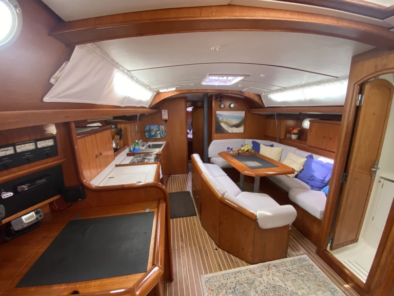 Wynajmij Jeanneau Sun Odyssey 42.2 w Gouvia