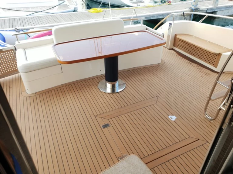 Wynajmij Riva Riva Dolcevita 70 Super - 3 + 1 cab. w Novigrad