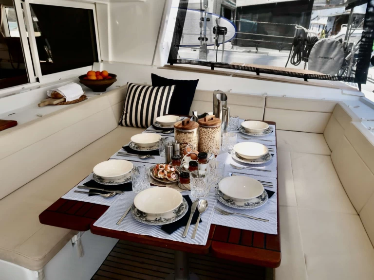 Wynajem łodzi Lagoon Lagoon 500 2010 w Ateny na SamBoat 