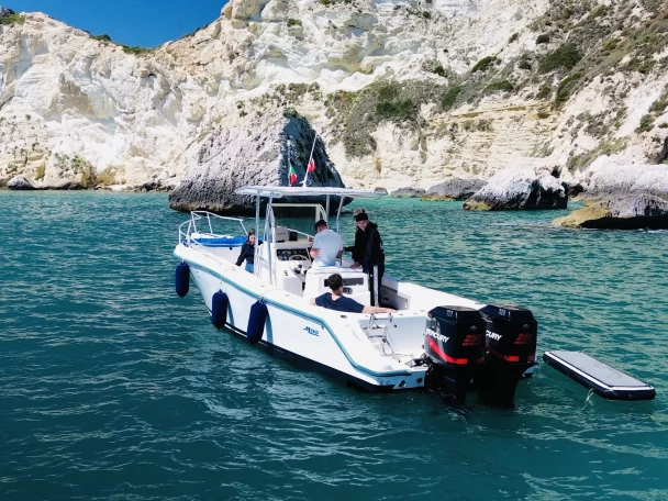 Wynajmij Mako 282 w Cagliari Port