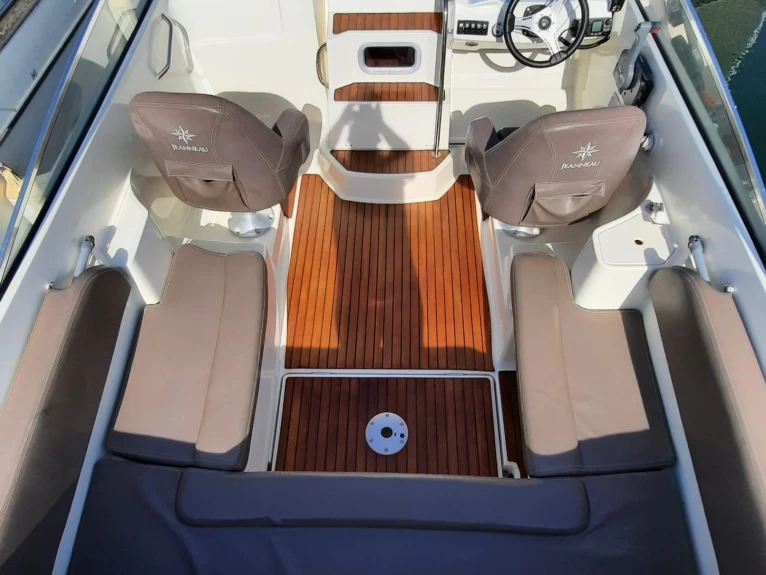 Wynajem w Toulon- Jeanneau Cap Camarat 6.5 CC Serie 2 na SamBoat