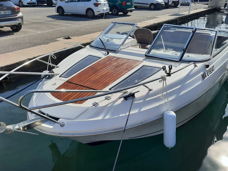 Wynajem łodzi Jeanneau Cap Camarat 6.5 CC Serie 2 w Toulon na SamBoat 