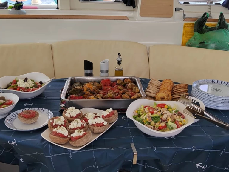 Lagoon Lagoon 380 S2 między profesjonalistami a osobami prywatnymi w Kíssamos