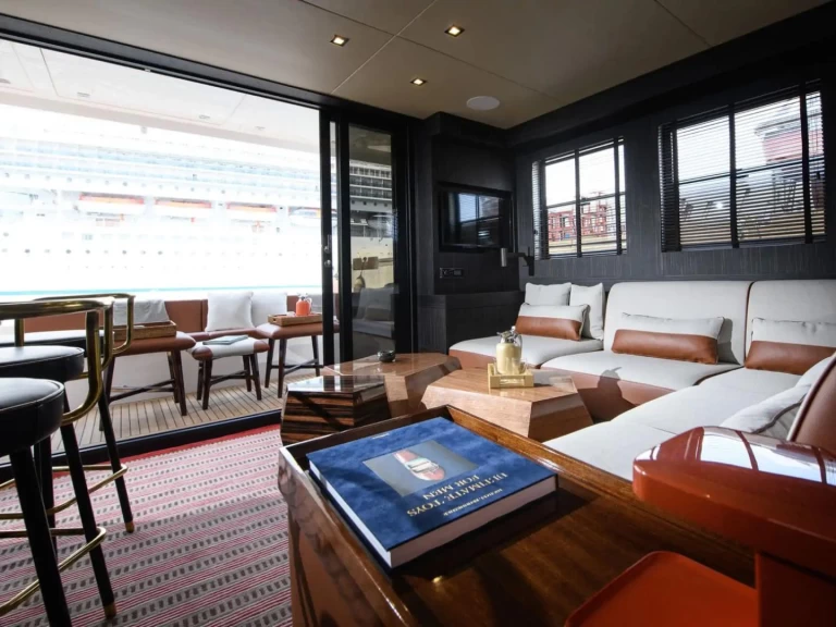 Wynajmij HOUSE OF HÜTTER GOLDFINGER w Ibiza Town