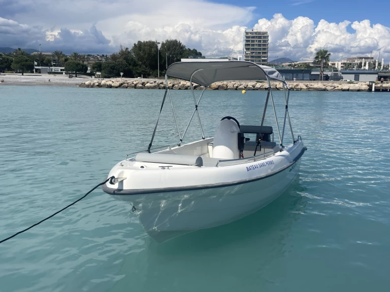 Wynajem Motorówka Karel z patentem 