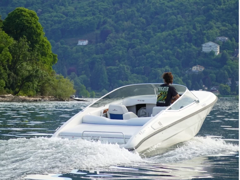 Wynajem Motorówka Cranchi z patentem 