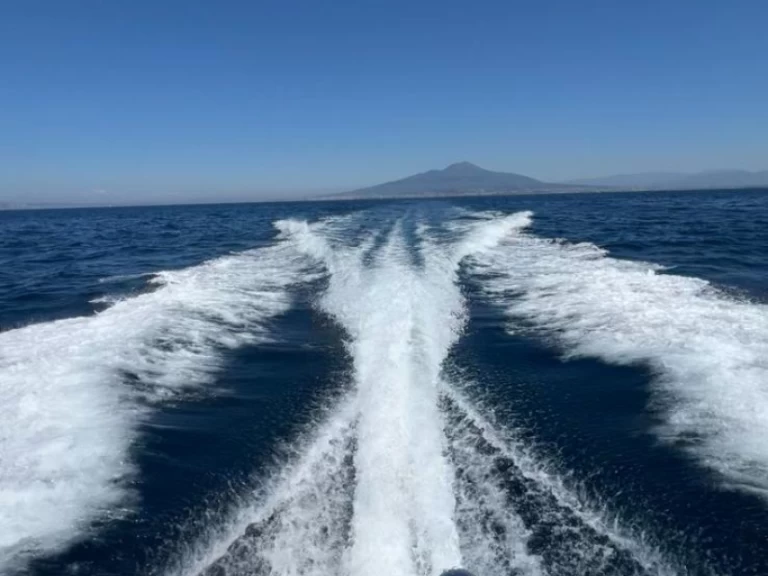 Motorówka do wynajmu w Torre del Greco w najlepszej cenie