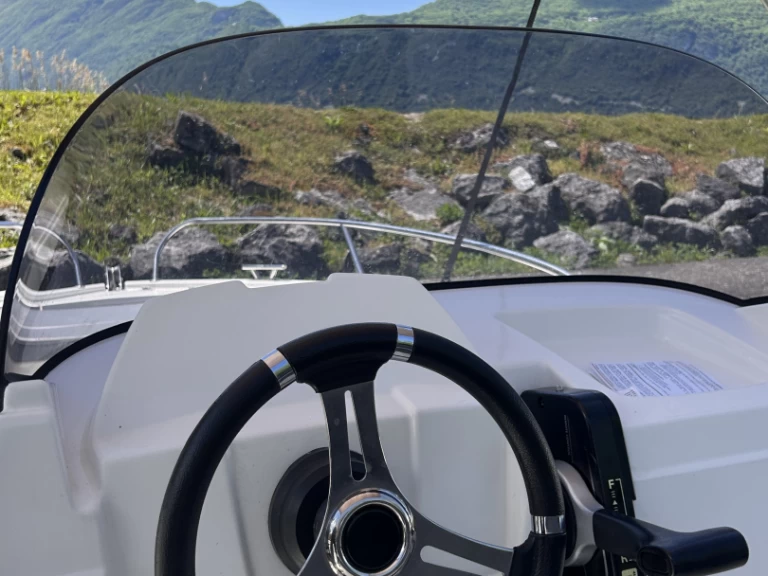 Wynajem Motorówka Titanium z patentem 