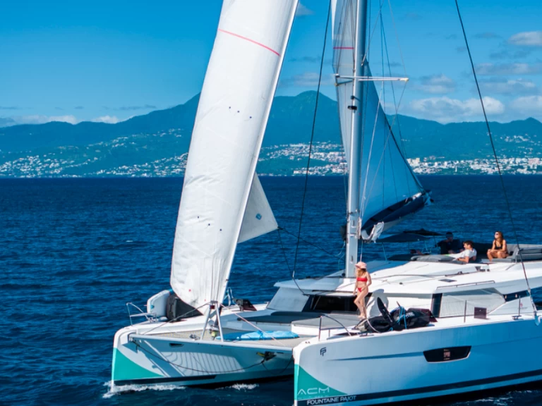 Wynajem Katamaran Fountaine Pajot z patentem 
