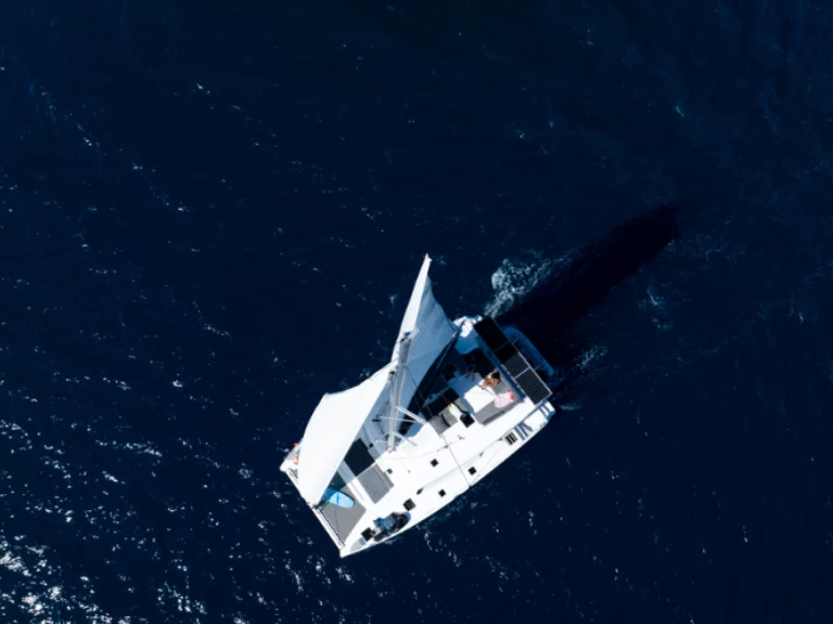 Fountaine Pajot Elba 45 między profesjonalistami a osobami prywatnymi w Pointe-à-Pitre