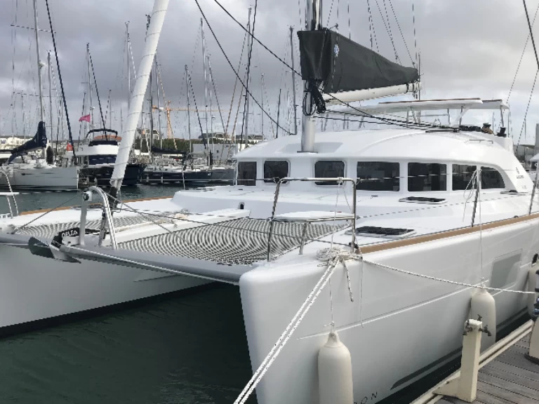 Bénéteau Lagoon 380 między profesjonalistami a osobami prywatnymi w Pointe-à-Pitre