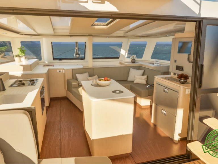 Wynajmij Fountaine Pajot FP 44 w Le Marin