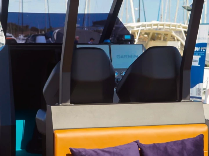 Wynajem Łódż półsztywna w Ornós - Nautireef NR12