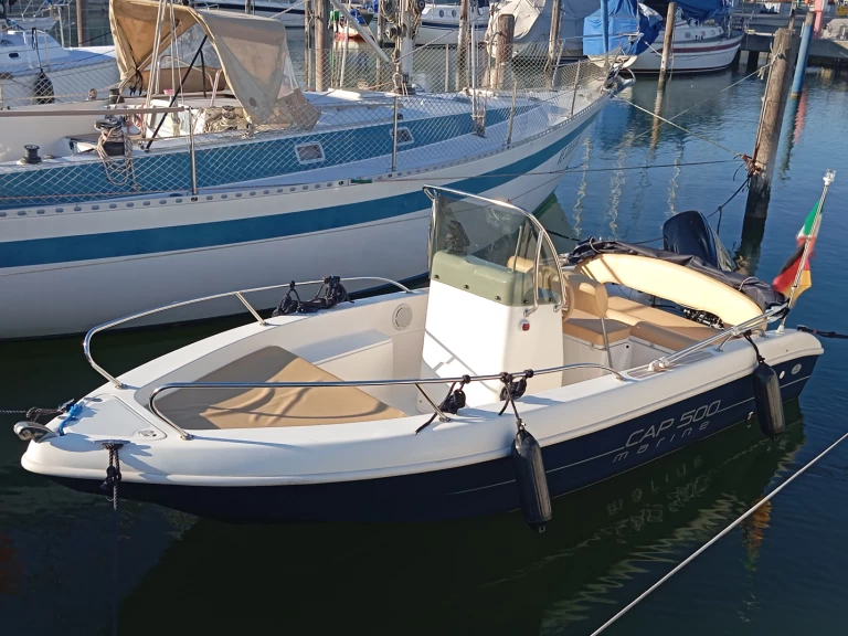 Capelli Cap 500 między profesjonalistami a osobami prywatnymi w Lido