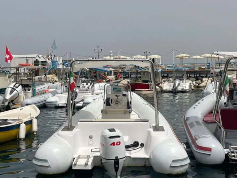 Wynajmij Łódż półsztywna z lub bez skippera Selva w Sorrento