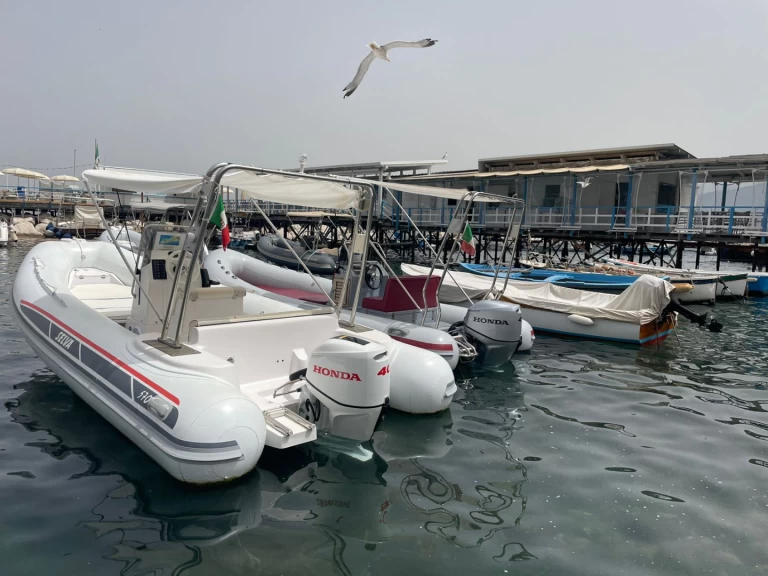 Wynajem Łódż półsztywna Selva z patentem 