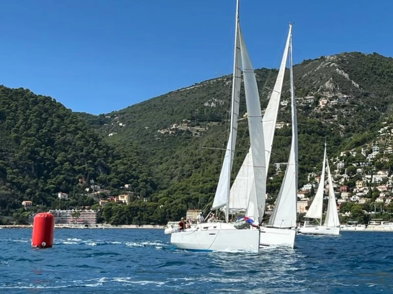 Yachting-France 10.40 MS między profesjonalistami a osobami prywatnymi w Saint-Jean-Cap-Ferrat