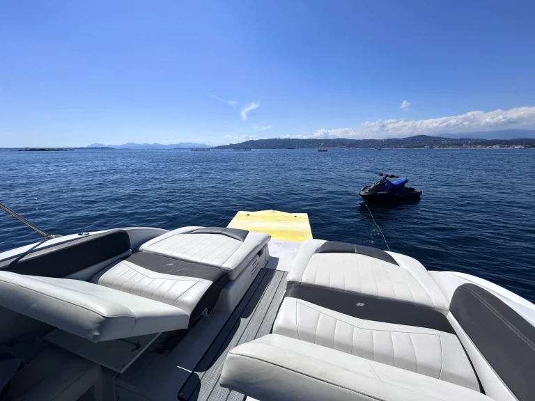 Motorówka do wynajmu w Golfe-Juan w najlepszej cenie