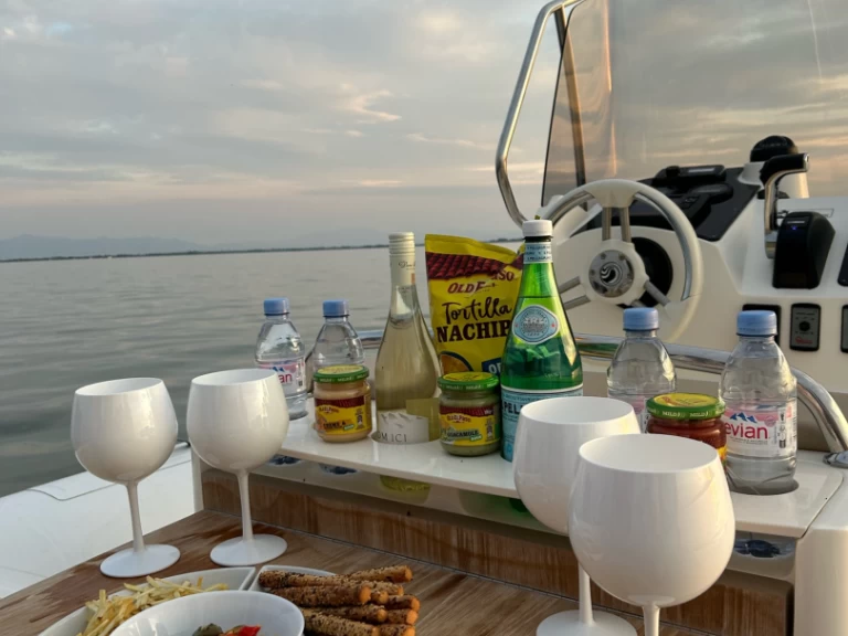 Łódż półsztywna do wynajmu w Argelès-sur-Mer w najlepszej cenie