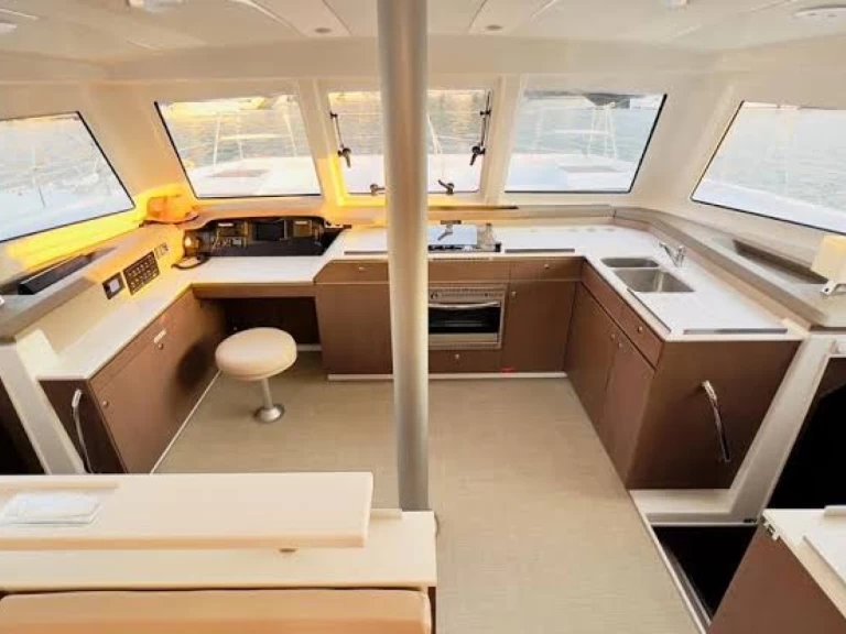 Wynajem Katamaran Bali z patentem 