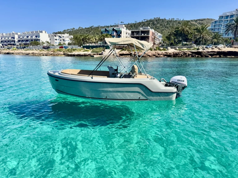 Wynajem Motorówka Polyester Yacht z patentem 