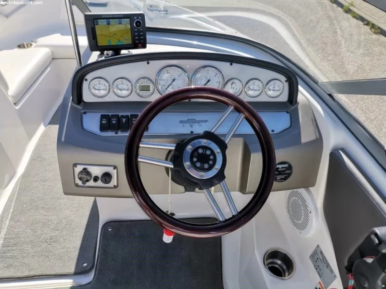 Wynajem Motorówka Régal z patentem 