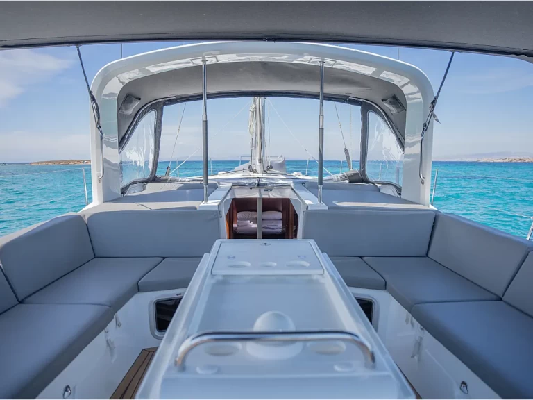 Wynajem Żaglowiec Bénéteau z patentem 