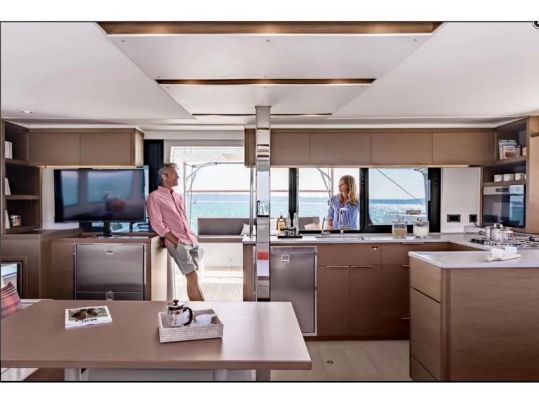 Lagoon Lagoon 46 między profesjonalistami a osobami prywatnymi w Lefkáda