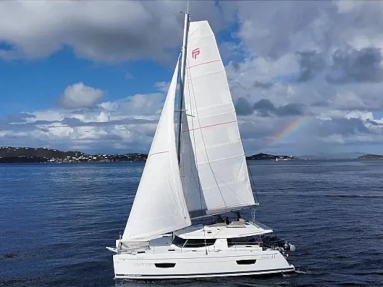 Wynajem Katamaran Fountaine Pajot z patentem 