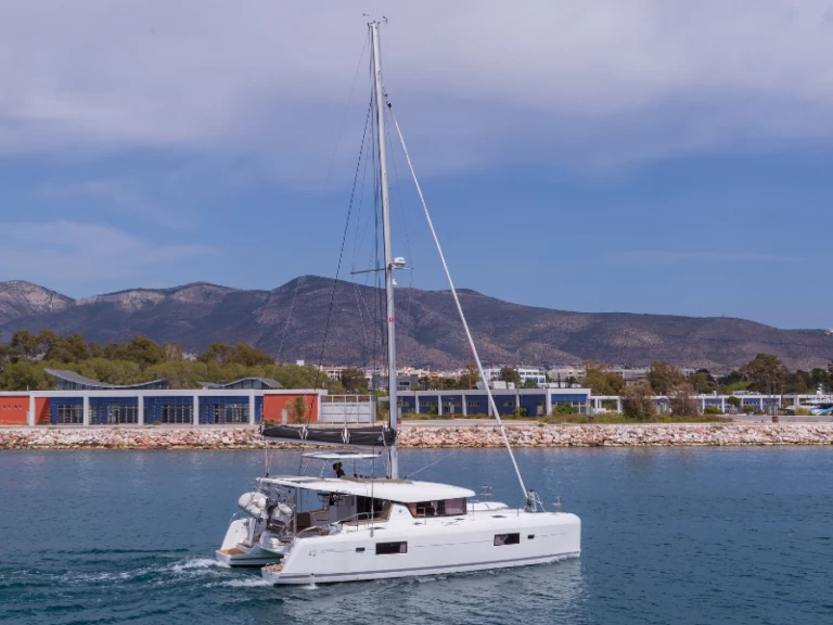 Lagoon Lagoon 42 między profesjonalistami a osobami prywatnymi w Lefkáda