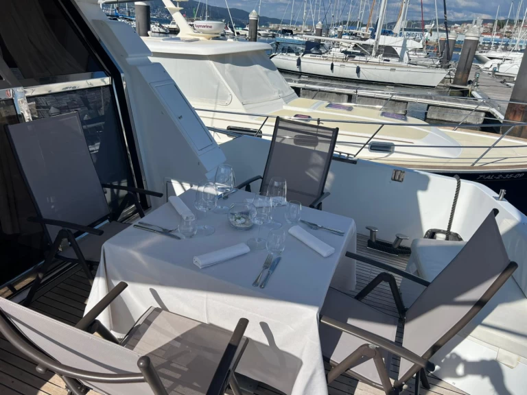 Wynajem Motorówka Johnson z patentem 