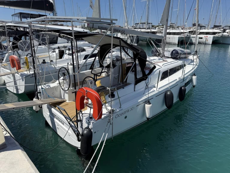 Wynajem Żaglowiec Bénéteau z patentem 