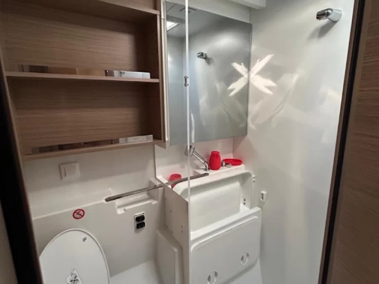 Wynajem Katamaran Lagoon z patentem 