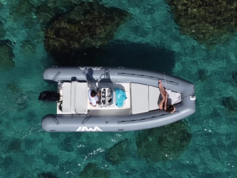 Bwa Bwa 550 między profesjonalistami a osobami prywatnymi w Villasimius