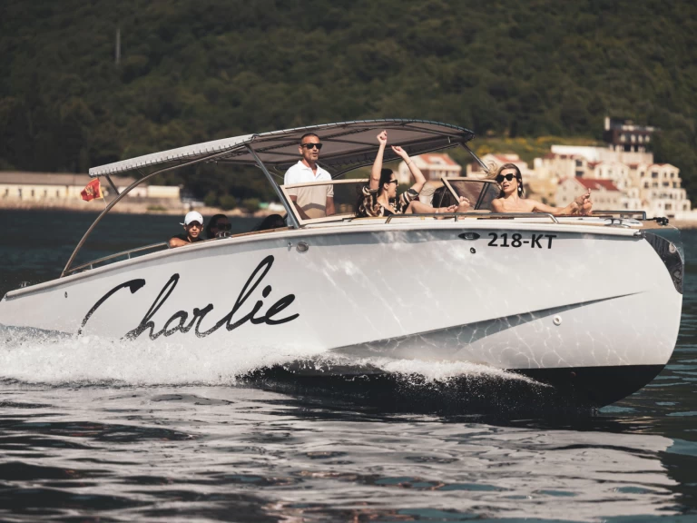 Wynajmij Custom Made Monte Marine Charlie w Kotor