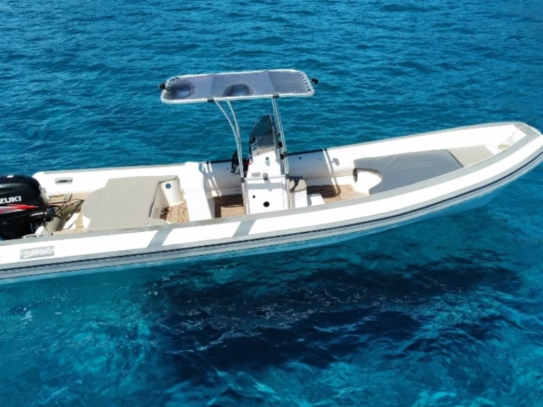 Łódż półsztywna do wynajmu w Arbatax Port w najlepszej cenie