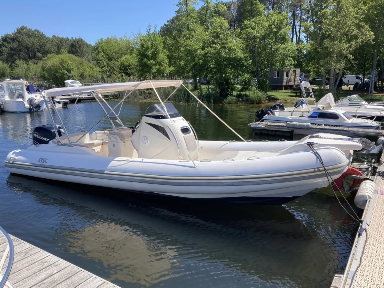 Łódż półsztywna do wynajmu w Sanguinet w najlepszej cenie