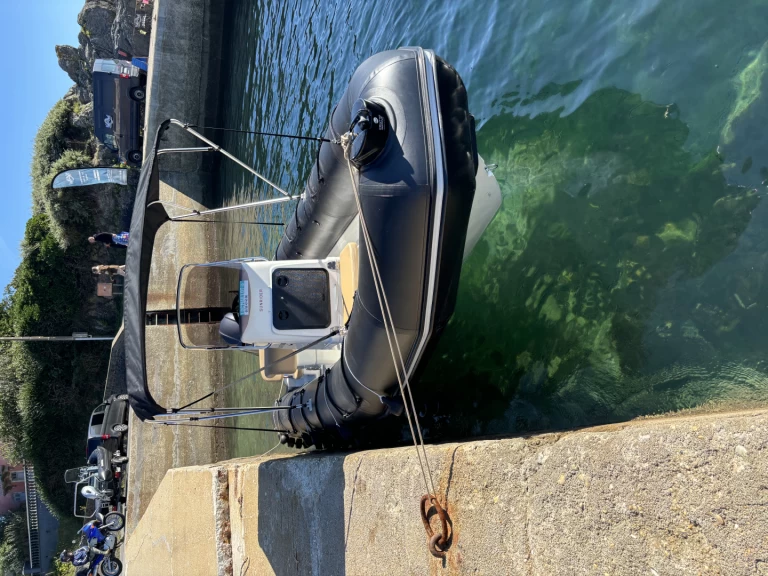 Bombard Sunrider 650 między profesjonalistami a osobami prywatnymi w Locmiquélic