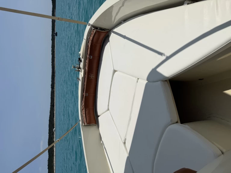 Invictus  Invictus 190 FX między profesjonalistami a osobami prywatnymi w s'Estanyol de Migjorn